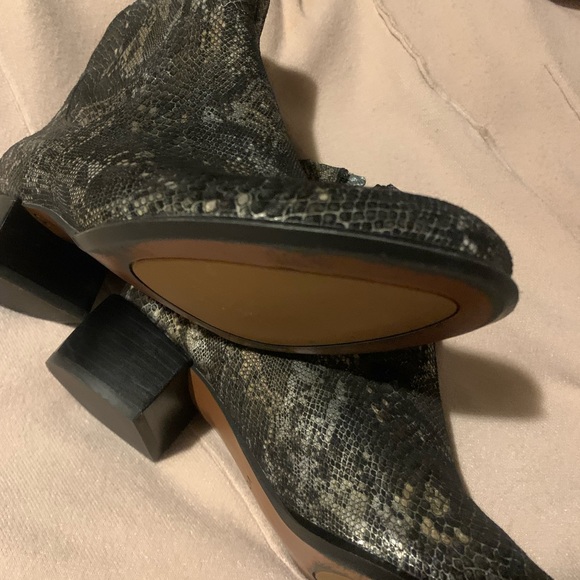 Vionic shoe bootie - Picture 7 of 11